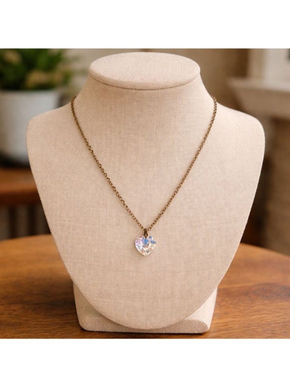 Gold Tone Chain Necklace Crystal Heart Pendant Romantic Minimal Classic Jewelry